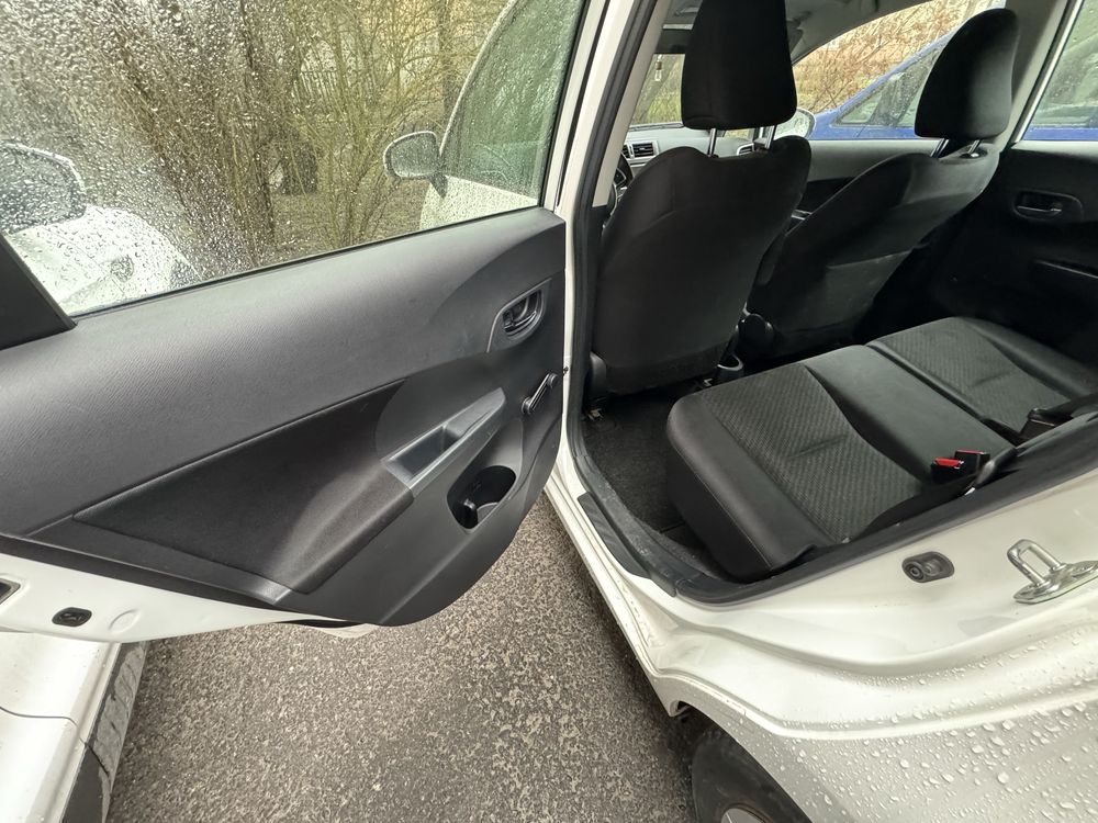 Toyota Versa S 2011 рік
