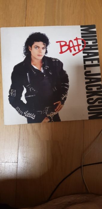 Vendo dois discos de vinil do Michael Jackson