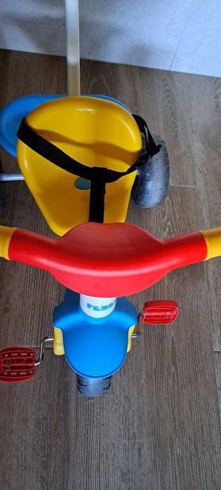 Triciclo com cesto e suporte de empurrar