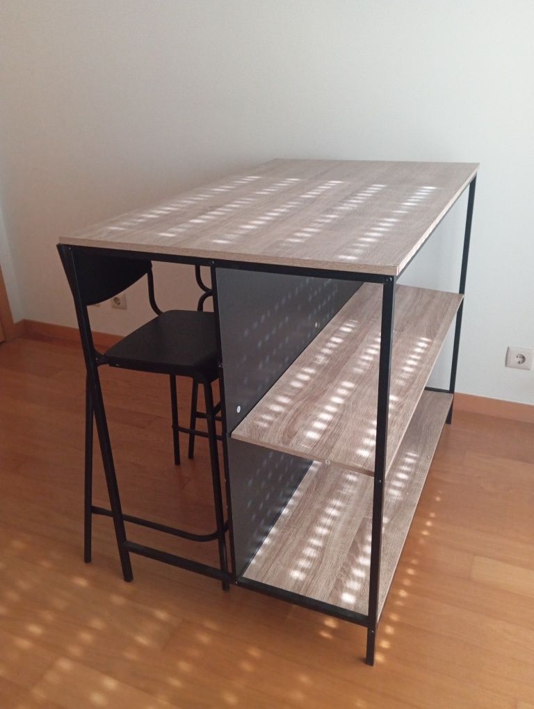 Mesa alta +cadeiras