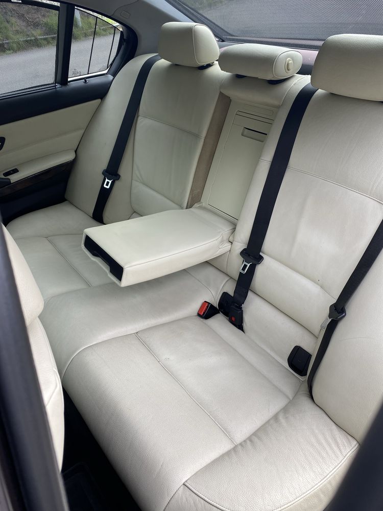 BMW E90 330i 2005