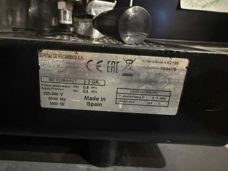 Profesjonalny ekspres kolbowy Iberital IB7 z młynkiem. Okazja!