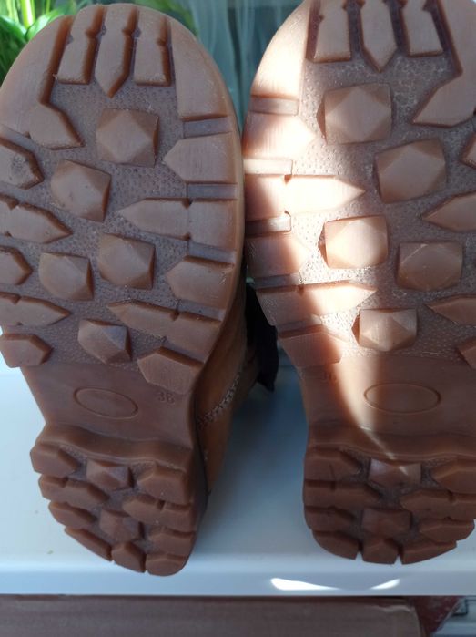 Продам дитячі сапоги для хлопчика та кроссовки.