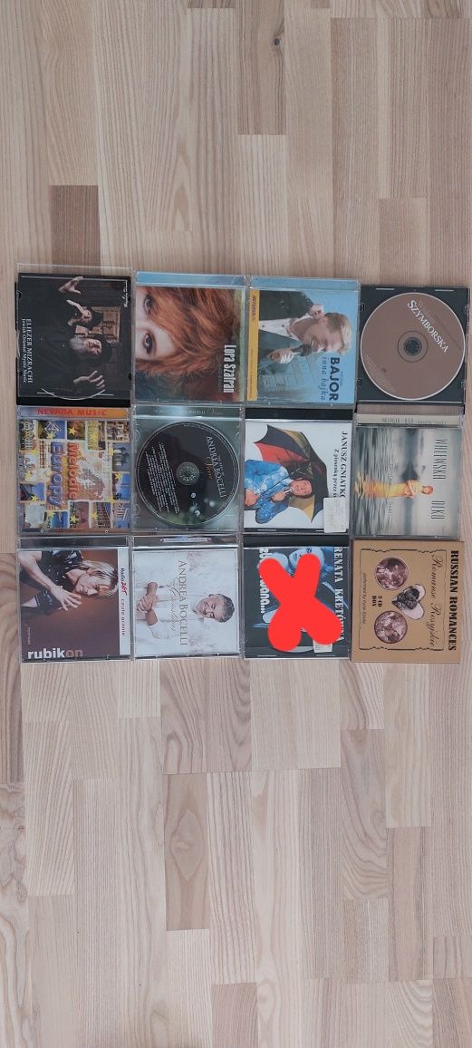 Płyty CD z muzyką różną.