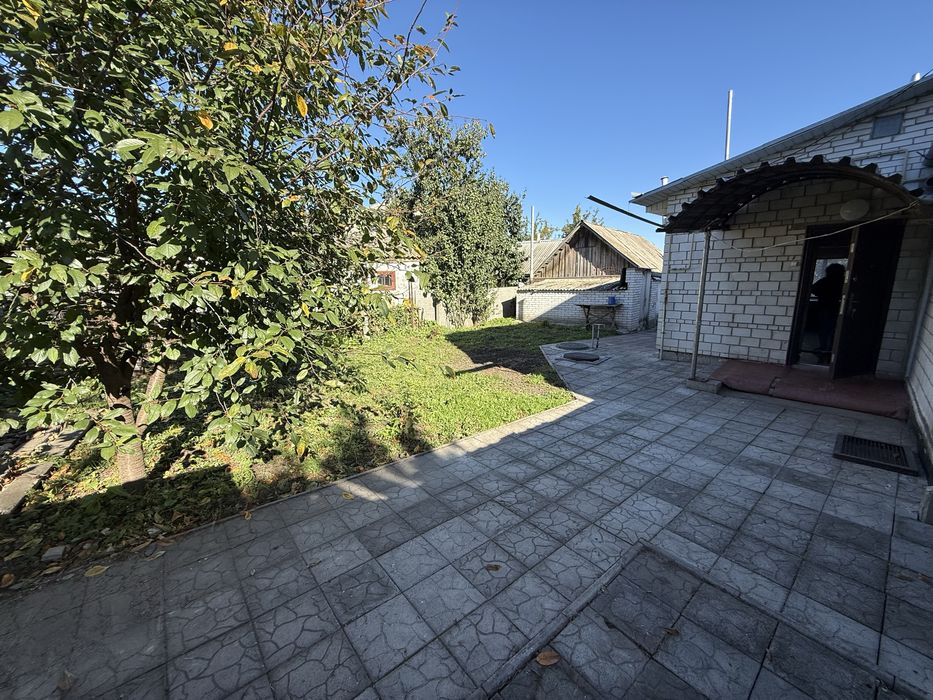 Продаж цегляного півбудинку в р-ні 6 школи