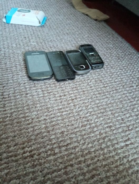 Продам два мобільних телефона