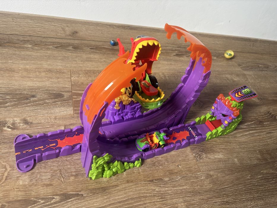 Tor hot wheels smok dla dzieci