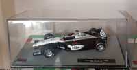 Model bolid F1 McLaren Mika Hakkinen 1999