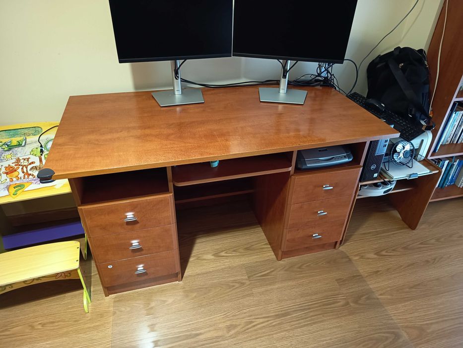 Secretária e Cadeira de escritório