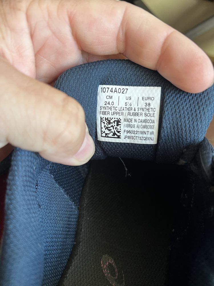 Кросівки ASICS UPCOURT GS 1074A027 Розмір 38 на 24 см