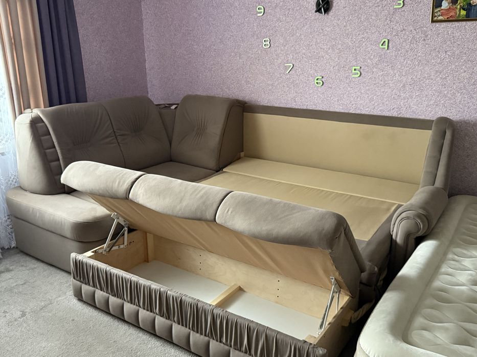 Кутовий диван ( зручний та багатофункціональний)