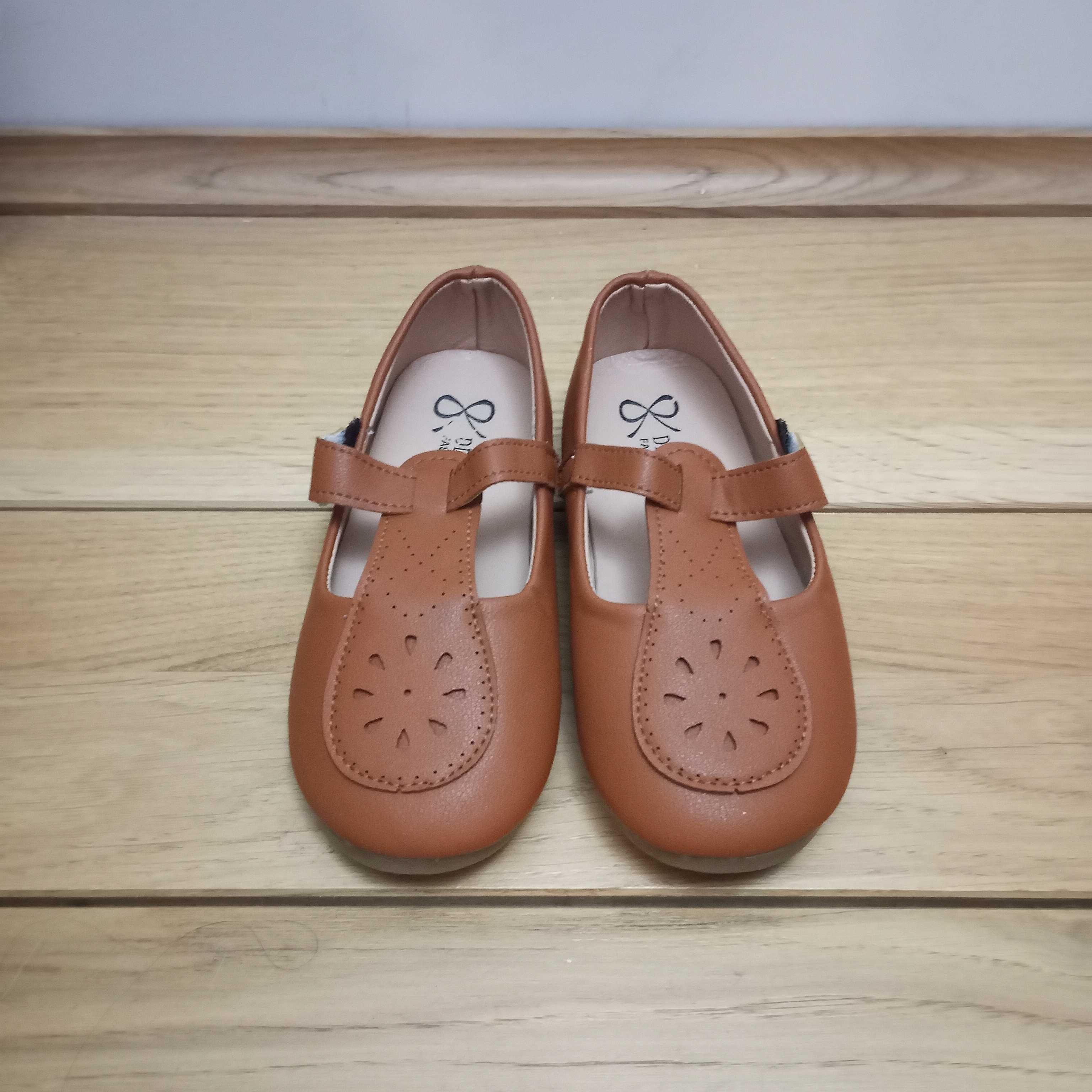 Pantofelki w stylu Vintage rozmiar 28