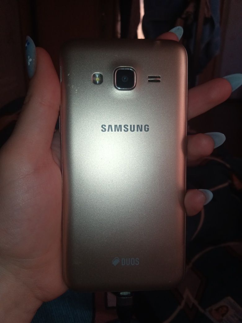 Телефон samsung j5