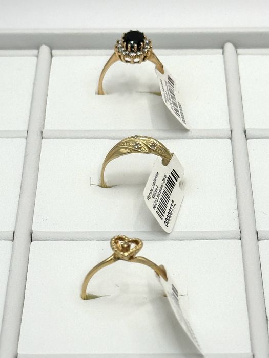 Złoty pierścionek z brylantami rozmiar 18