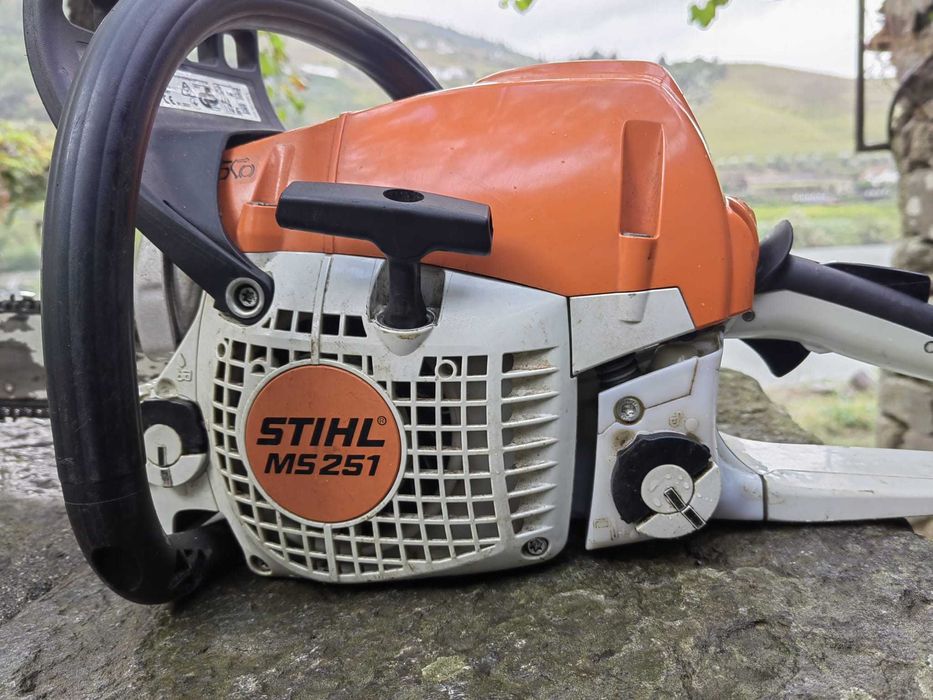 Stihl MS 251 (Pouco uso)