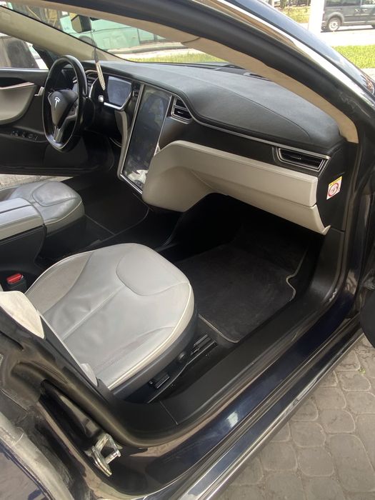 Tesla Model S P85 417к.с 85 КВт. Розмитненна!