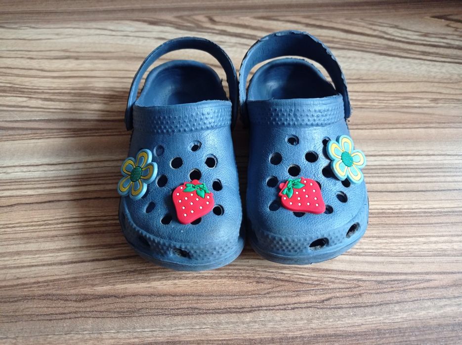Buty dziewczęce typu Crocs
