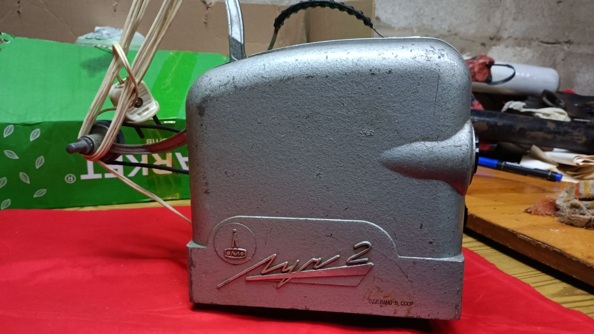 Продам прожектор луч2