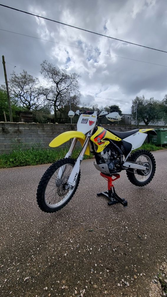 Suzuki RMZ-250 de 2005 matriculada