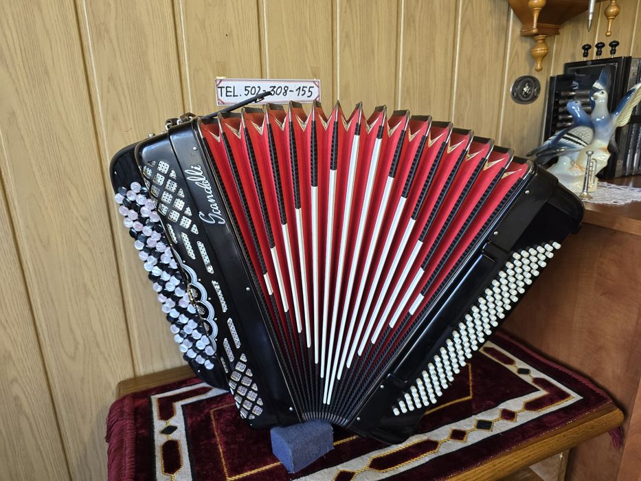 Akordeon Guzikowych Scandali 120bas trzy chóry gryf B