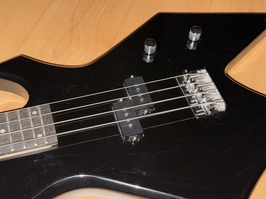 Gitara basowa Harley Benton rock series