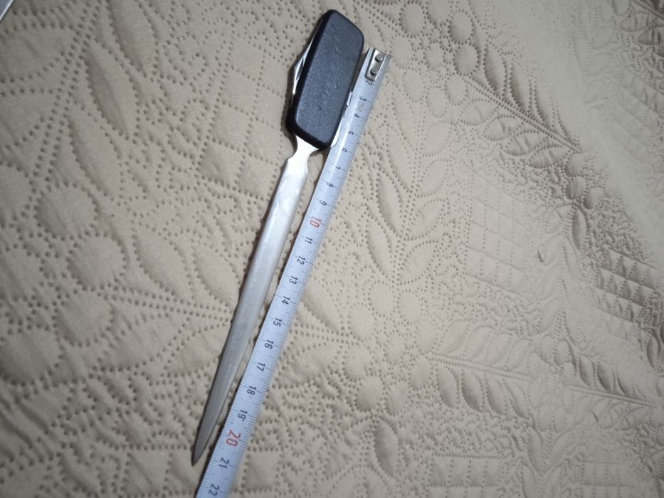 Vendo três abre cartas antigos e uma calçadeira em excelente estado