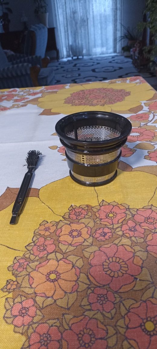 Wyciskarka wolnoobrotowa Eldom PJ410