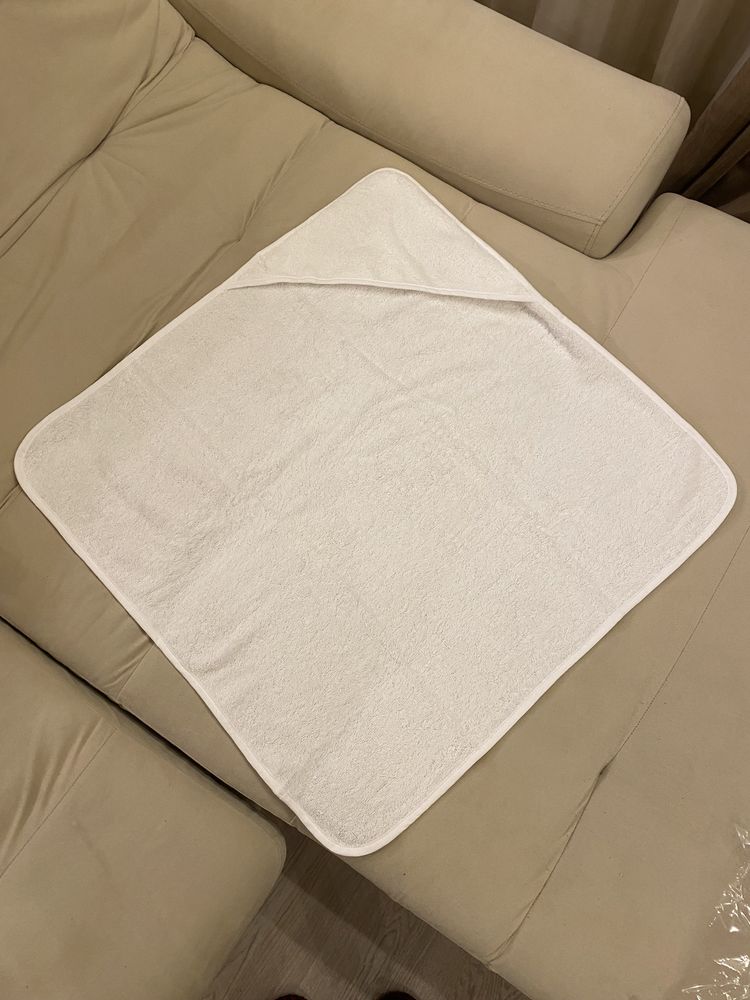 Махровое полотенце с уголком для младенцев