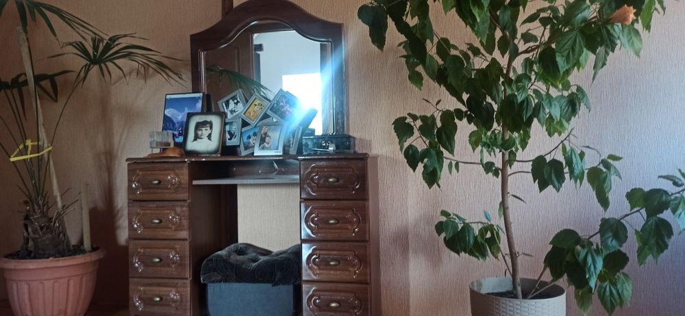 Трюмо для дівчинки