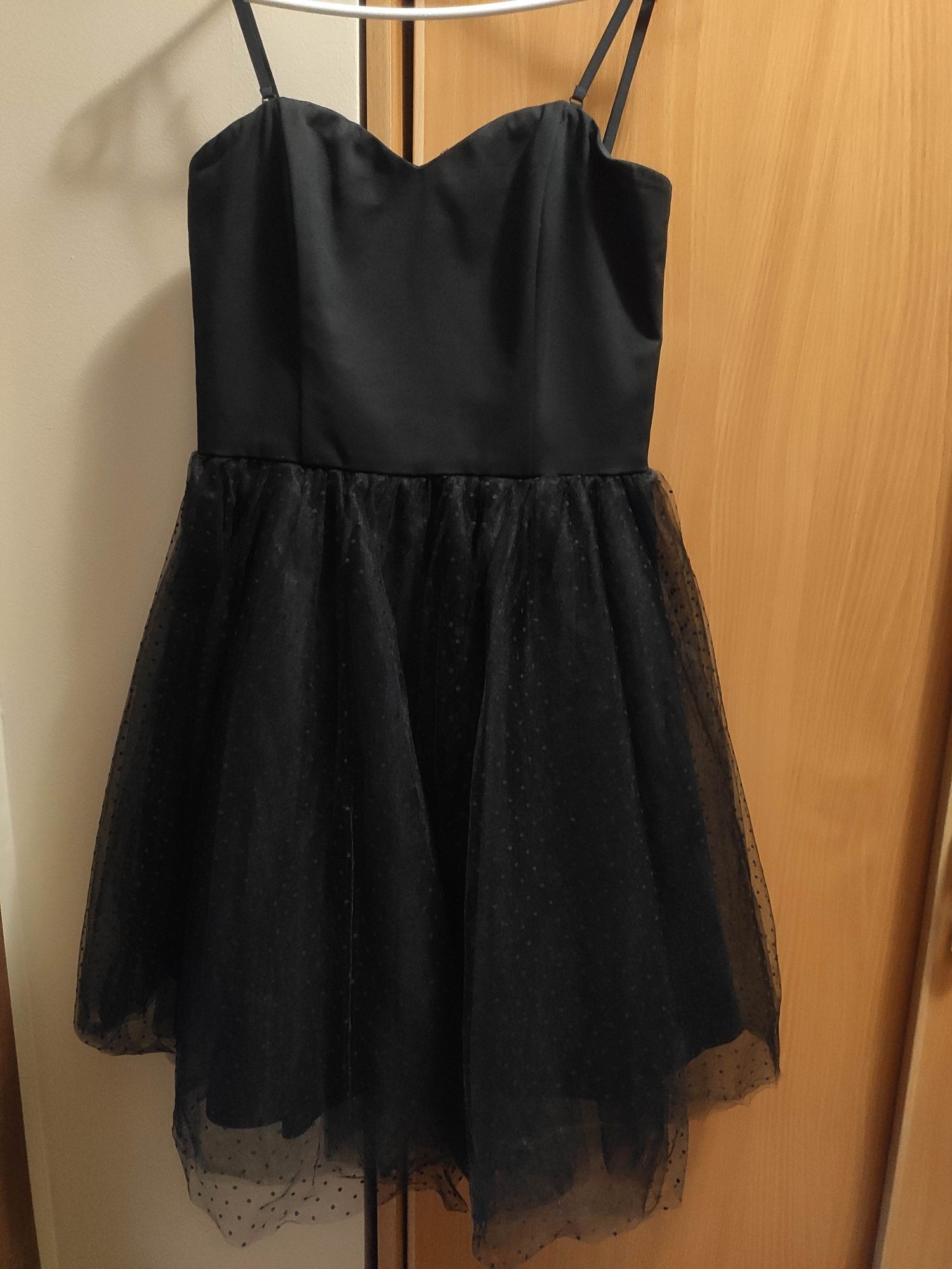 Czarna sukienka tiulowa