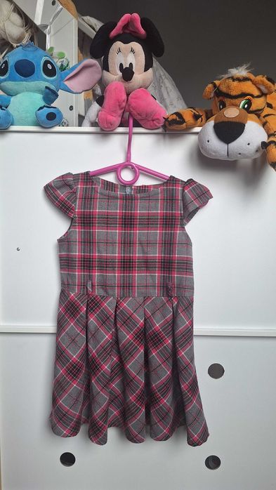 Piękna sukienka z krótkim rękawem w kratkę szara różowa elegancka