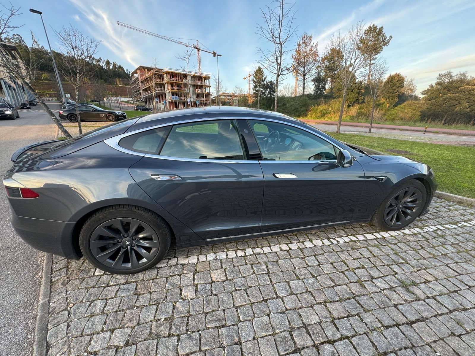 Tesla model S long range 2020