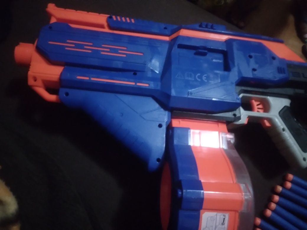 Vendo arma Nerfe com 10 balas de esponja