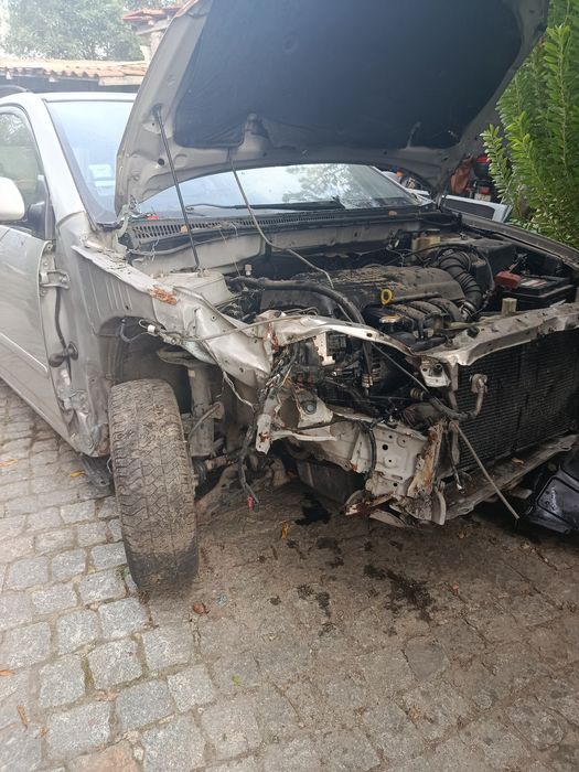 Toyota Corolla 1.4 vvti batido com documentos em dia