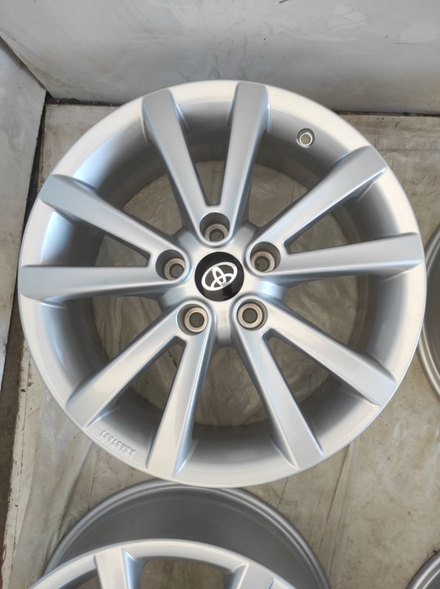 62 Felgi aluminiowe TOYOTA R 17 5x114,3 NOWE