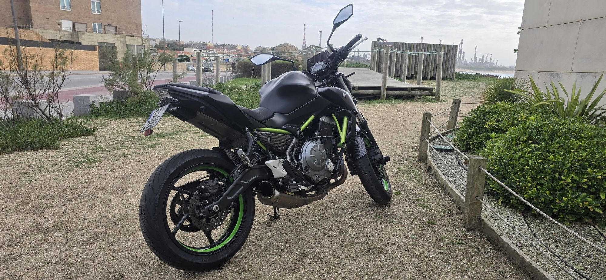 Kawasaki z650 full akrapovic
