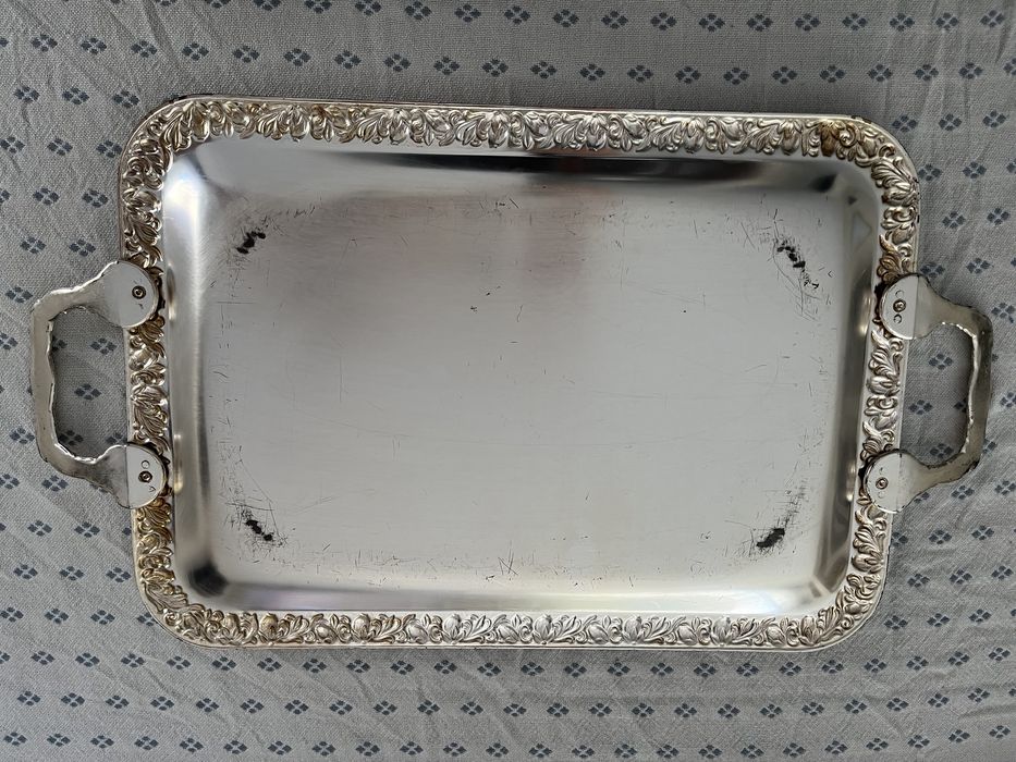 Piękna metalowa taca w srebrnym kolorze ryflowana antyk