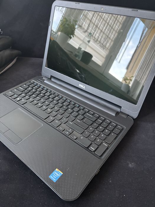 Laptop DELL Inspiron 3521