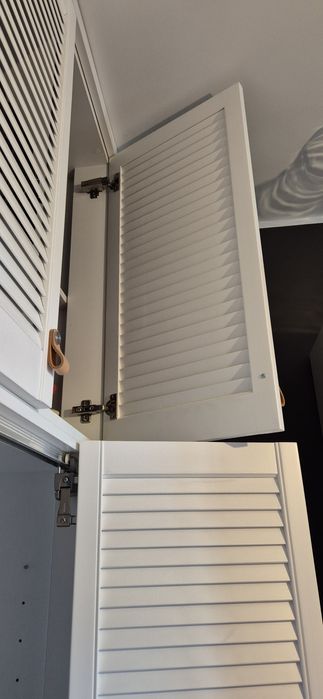 Szafa wnękowa shutters 287×167 cm, drzwi łamane