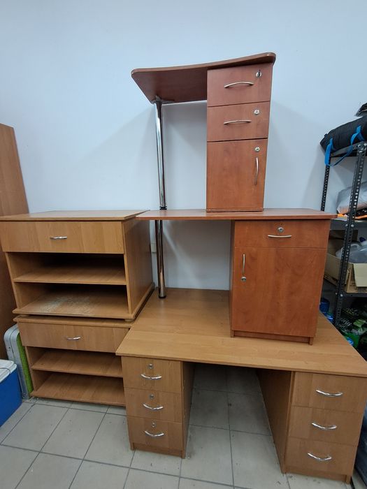 Sprzedam biurka  90x60,130x90,110x70,80x48