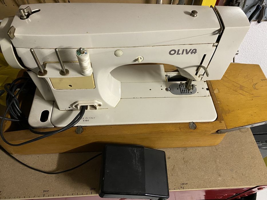 Oliva Maquina de costura electrica com Pedal