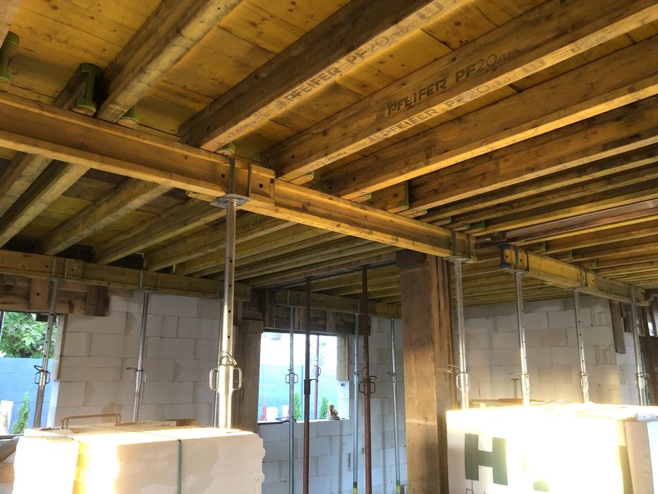 Wynajem systemowych szalunkow stropowych rusztowań stemple budowlane