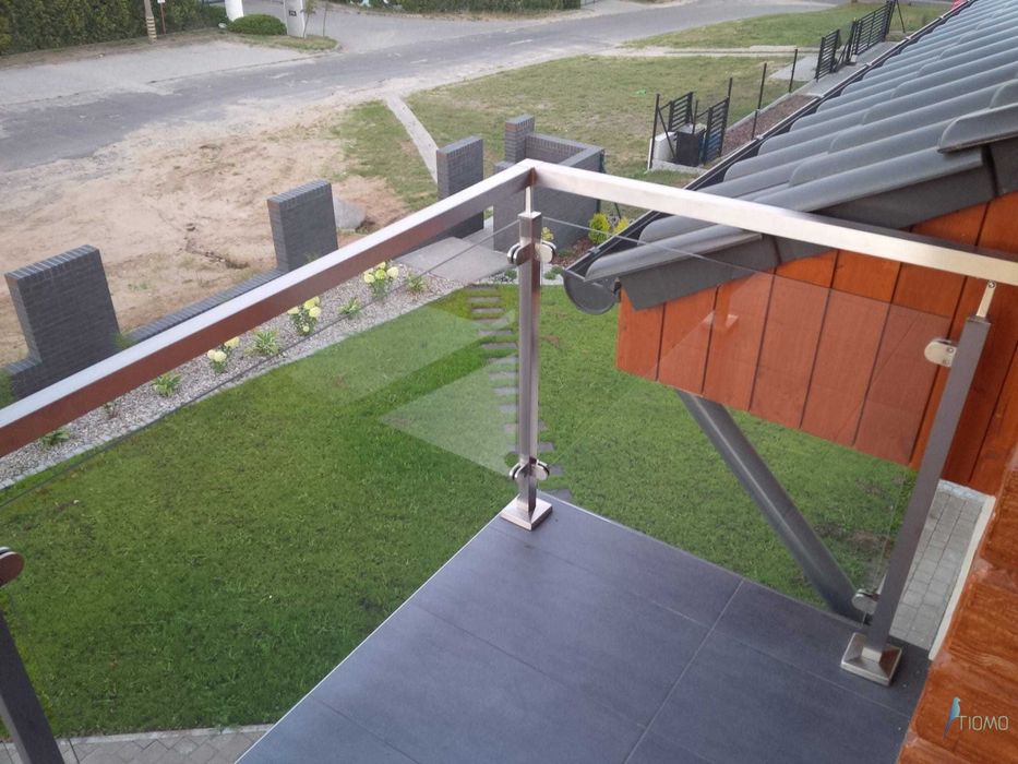 Balustrada zewnętrzna balkonowa szklana słupki kwadrat