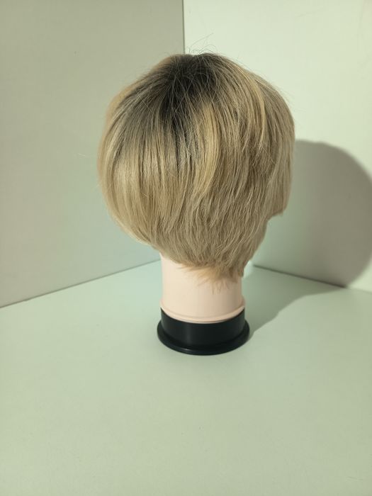 Peruka damska krótka
