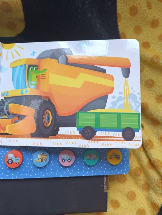 Książka interaktywna Maszyny i pojazdy z dźwiękami