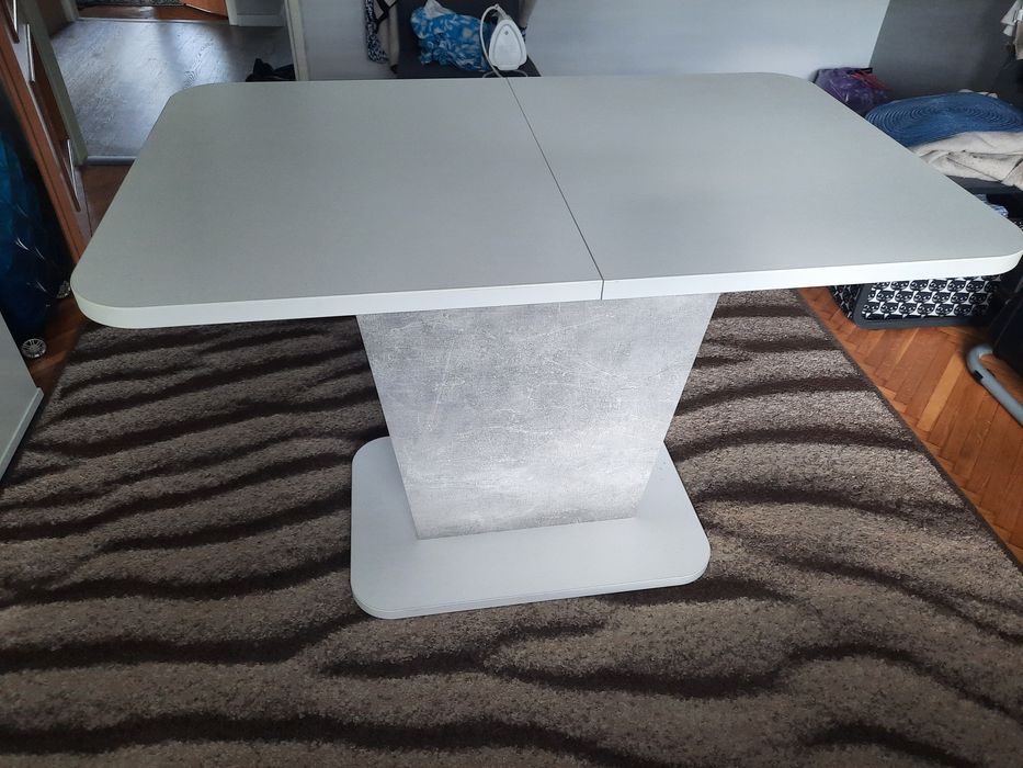 Stół biały rozkładany