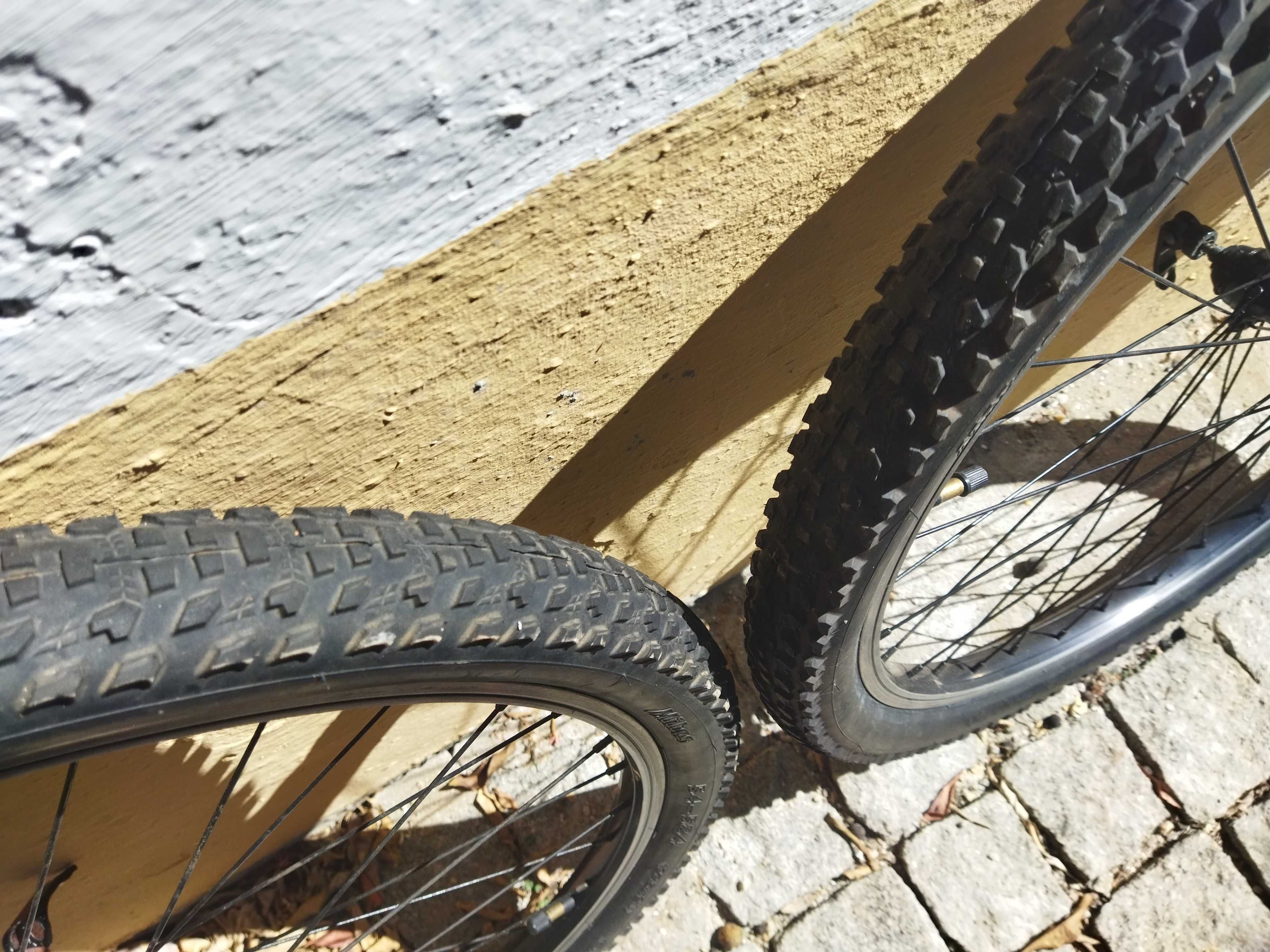 Aros 27.5 de bicicletas com pneus/ Pneus michelin