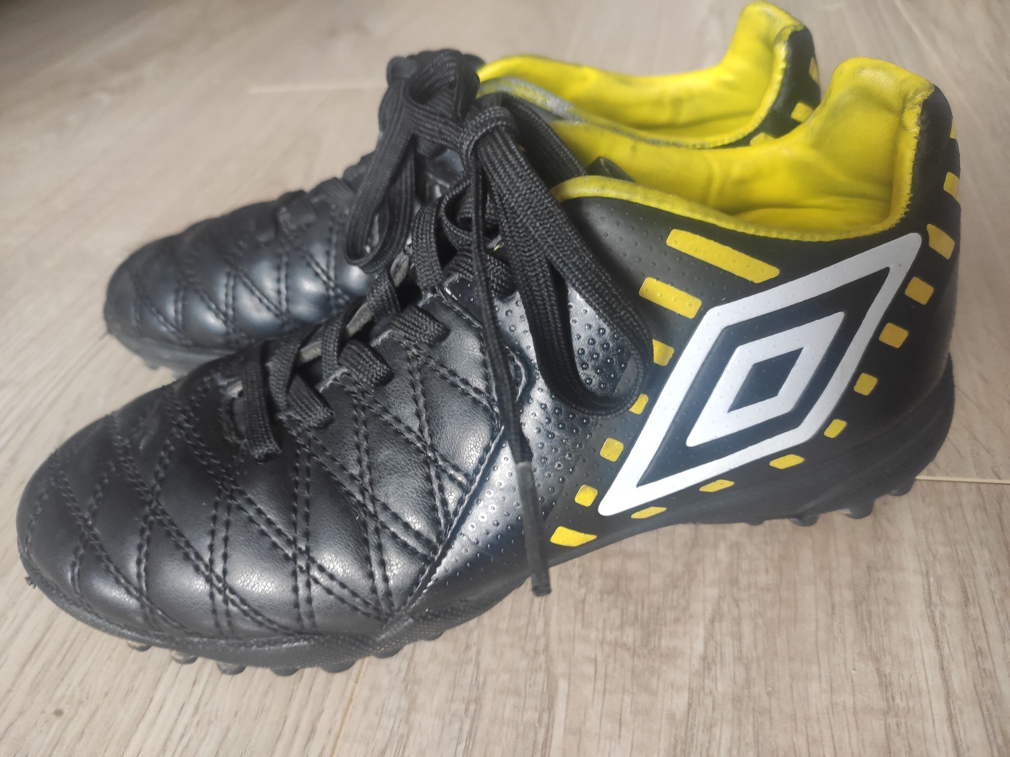 Korki Umbro rozmiar 35