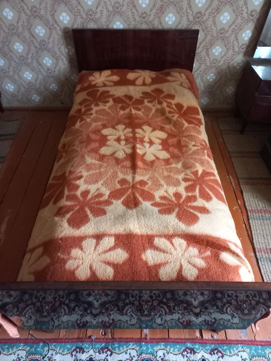 Ліжко дерев'яне кровать