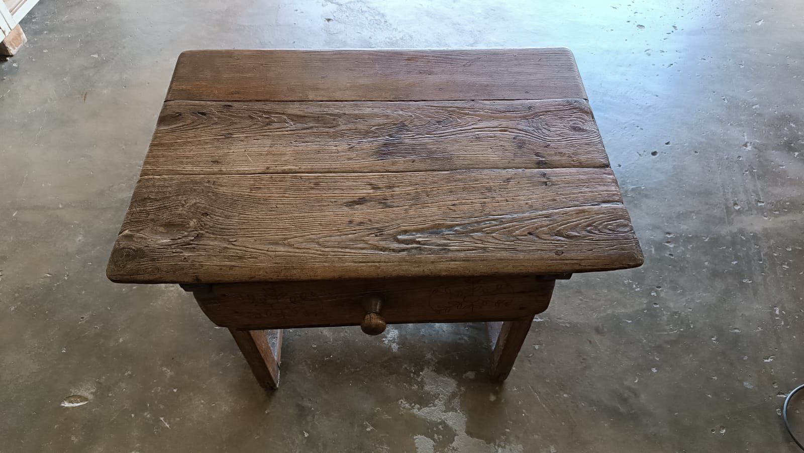Móvel antigo para restauro